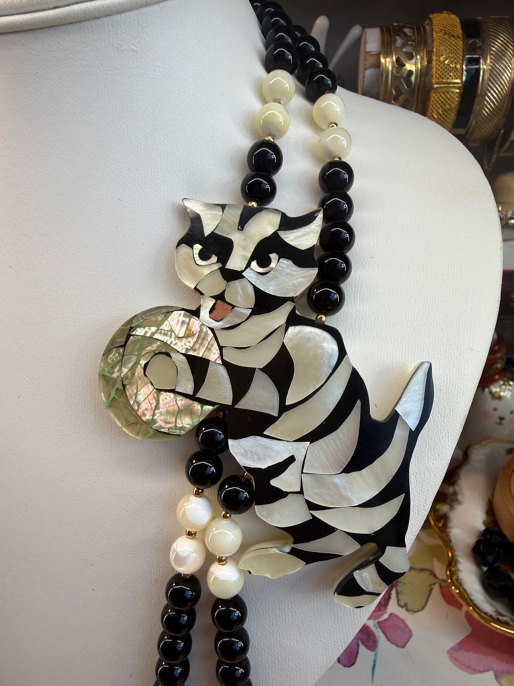 Vintage Sands Black & White Cat Mother Pearl Pendant Bead Necklace - Picture 3 of 7
